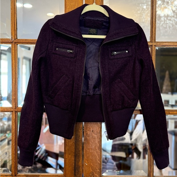Women’s coat in a deep purple. Front zipper Slightly cropped. Size small. - Picture 7 of 8
